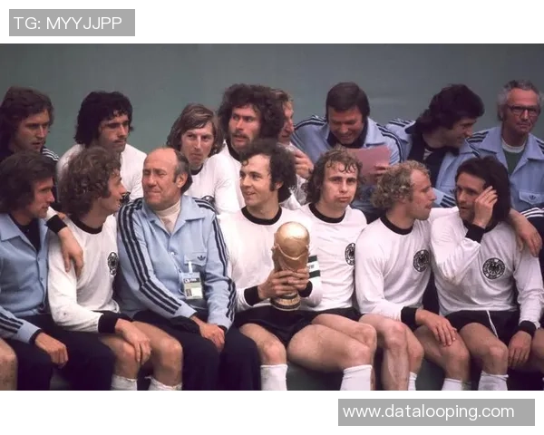 德国足球传奇贝肯鲍尔的辉煌生涯与不朽贡献回顾